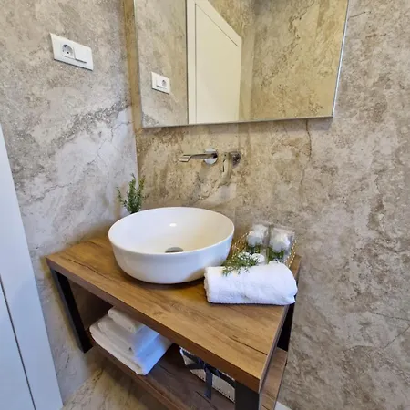 Family-friendly With Swimming Pool - Split - 23526