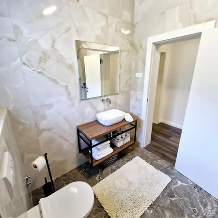 Family-friendly With Swimming Pool - Split - 23526