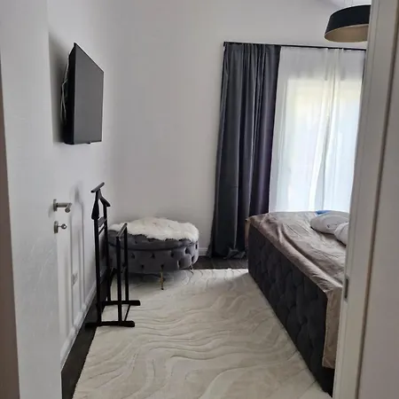 Family Friendly With A Swimming Pool Podstrana, Split - 23526 * Ποντστράνα